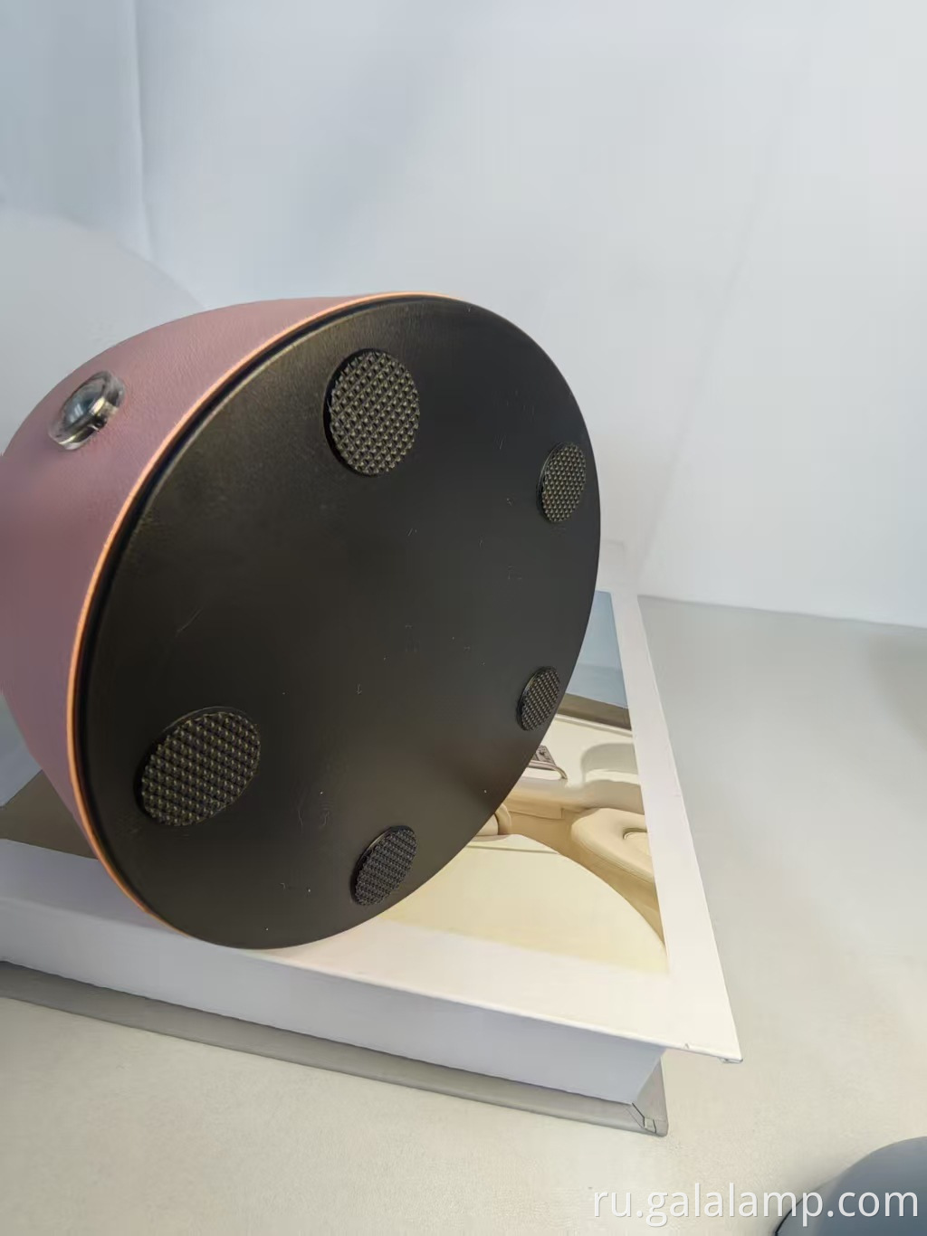 minimalist-led-cordless-desk-lamp